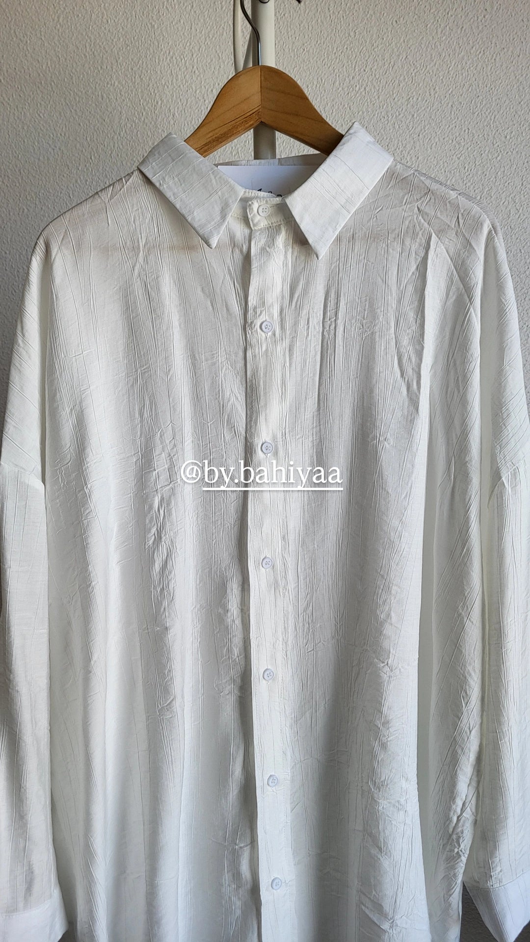 Chemise longue blanche effet gaufré – By Bahiyaa