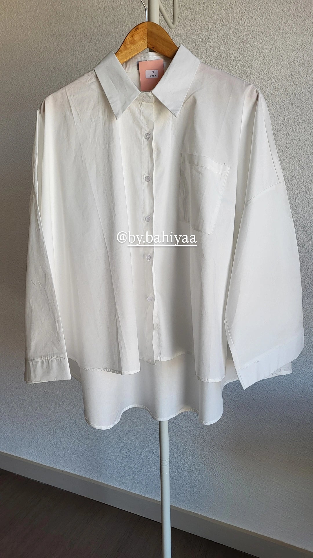 Chemise courte blanche oversize en coton – By Bahiyaa