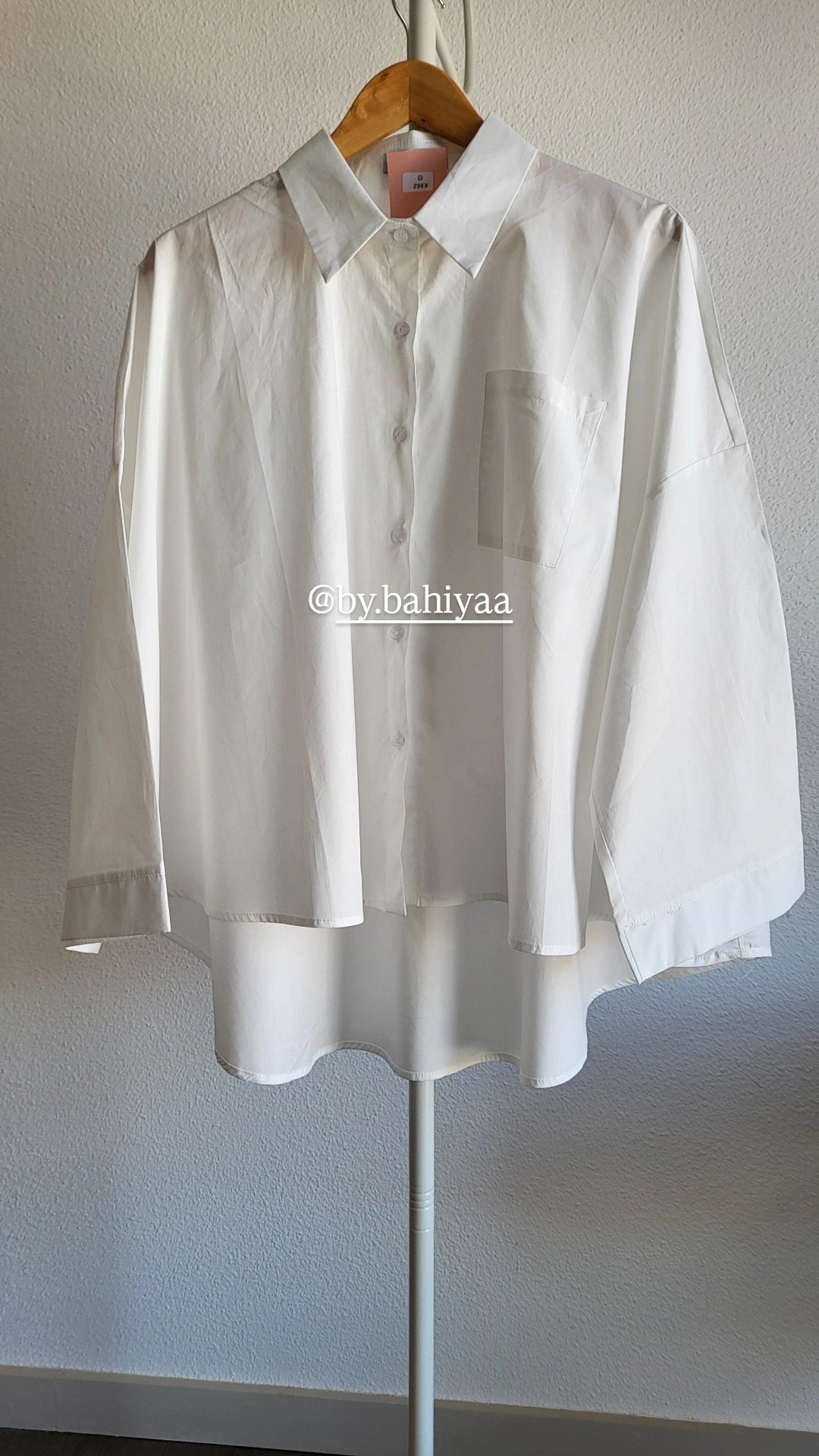 Chemise courte blanche oversize en coton – By Bahiyaa