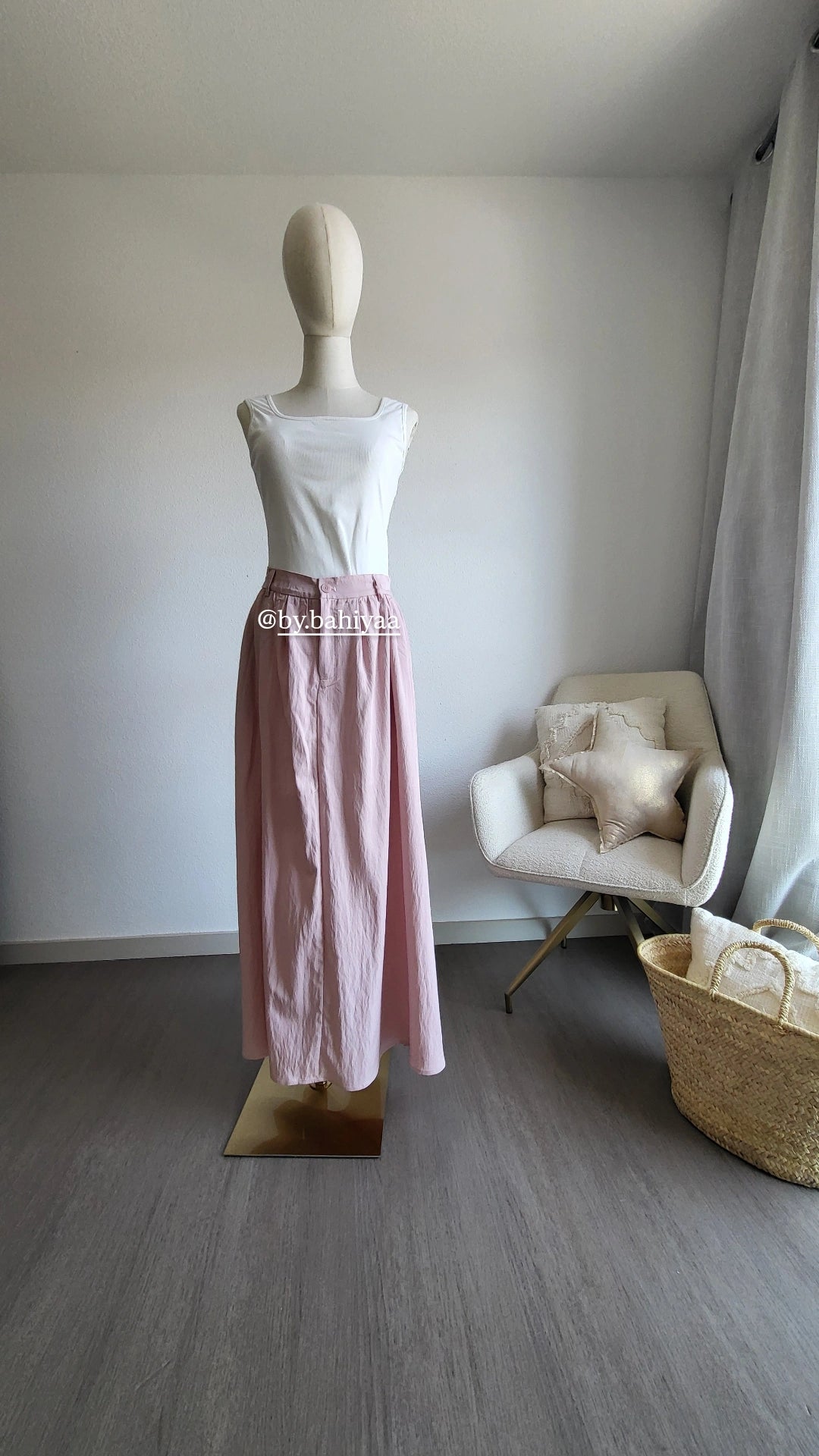 Jupe Longue Rose Pâle Opaque avec Poches – By Bahiyaa