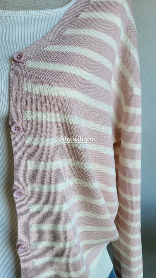 Cardigan Rayé Blanc et Rose Pâle – Taille Unique | By Bahiyaa