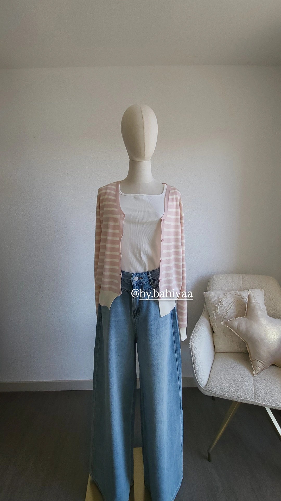 Cardigan Rayé Blanc et Rose Pâle – Taille Unique | By Bahiyaa
