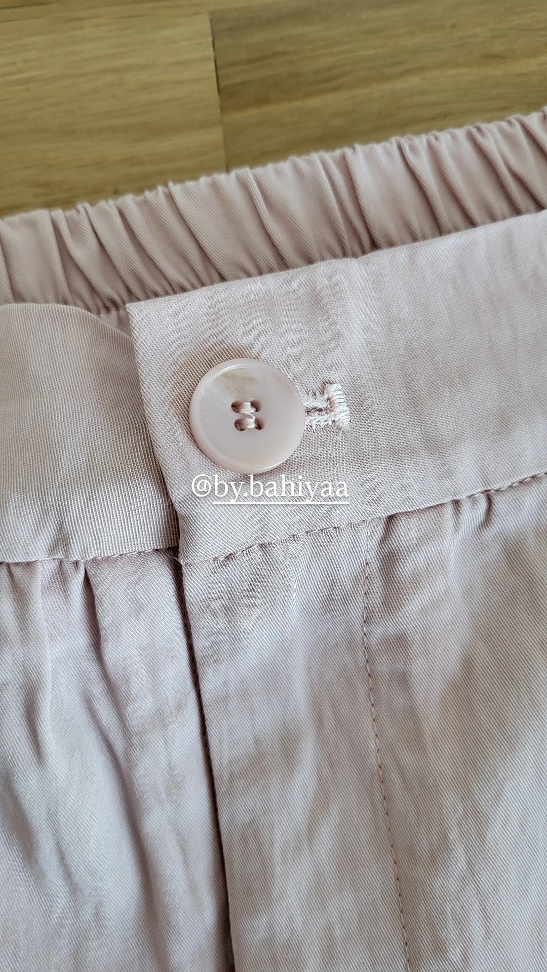 Jupe Longue Rose Pâle Opaque avec Poches – By Bahiyaa