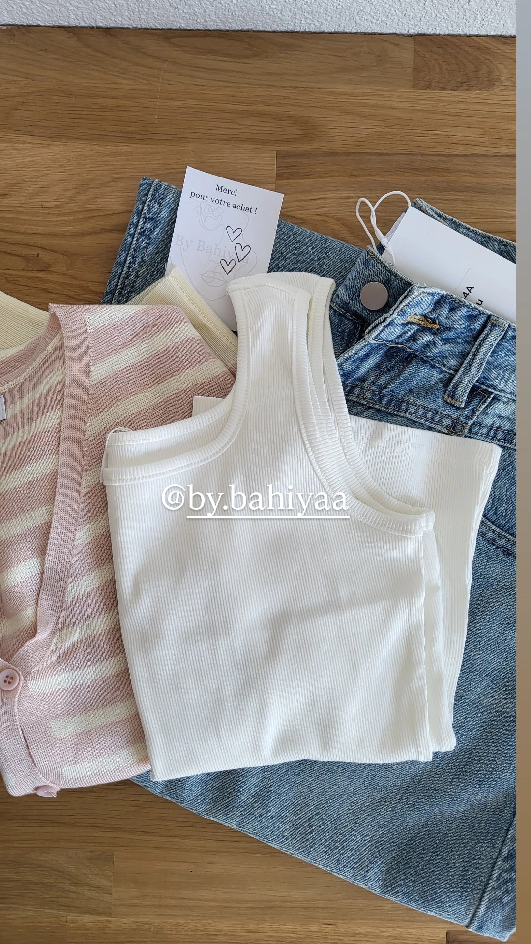 Débardeur blanc basique et féminin – By Bahiyaa