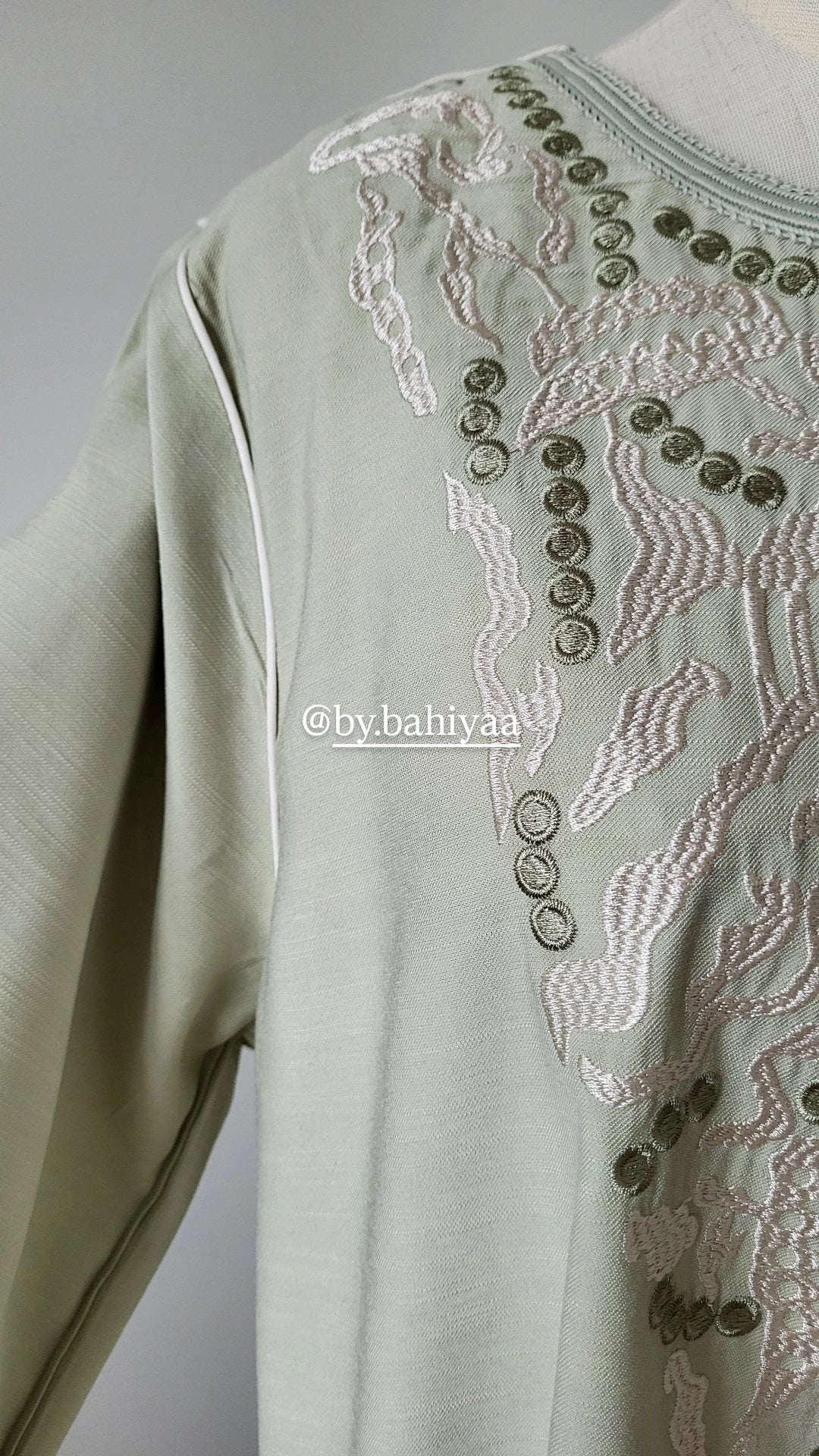 Abaya robe brodée vert d’eau