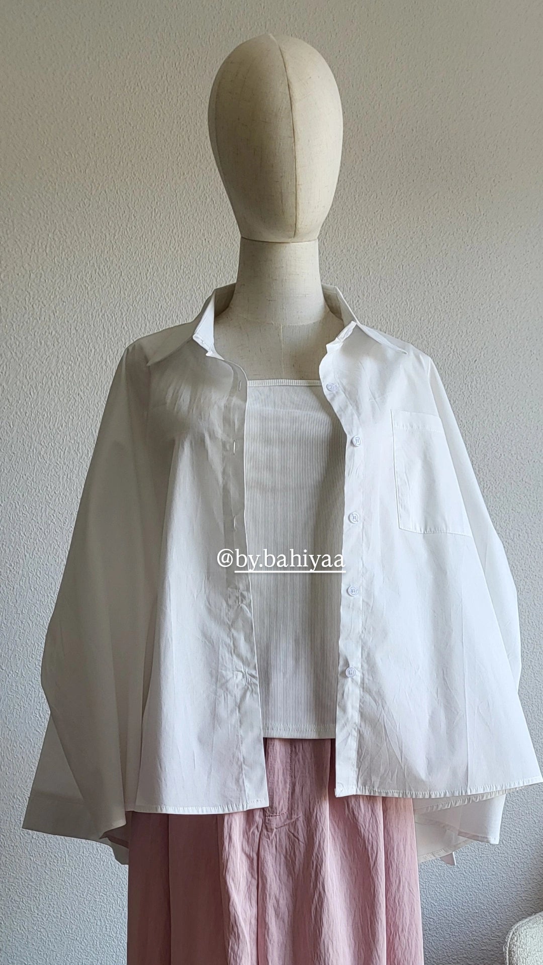 Chemise courte blanche oversize en coton – By Bahiyaa