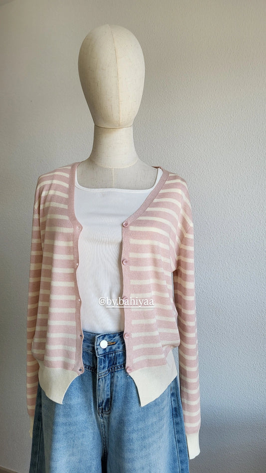 Cardigan Rayé Blanc et Rose Pâle – Taille Unique | By Bahiyaa